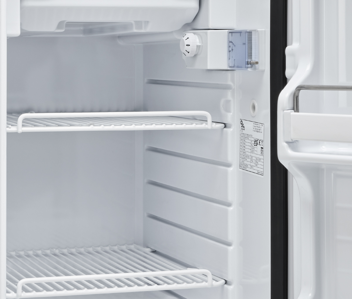 indel-b-adventure-el86-frigo-vertical-compact-easy-fix image 5